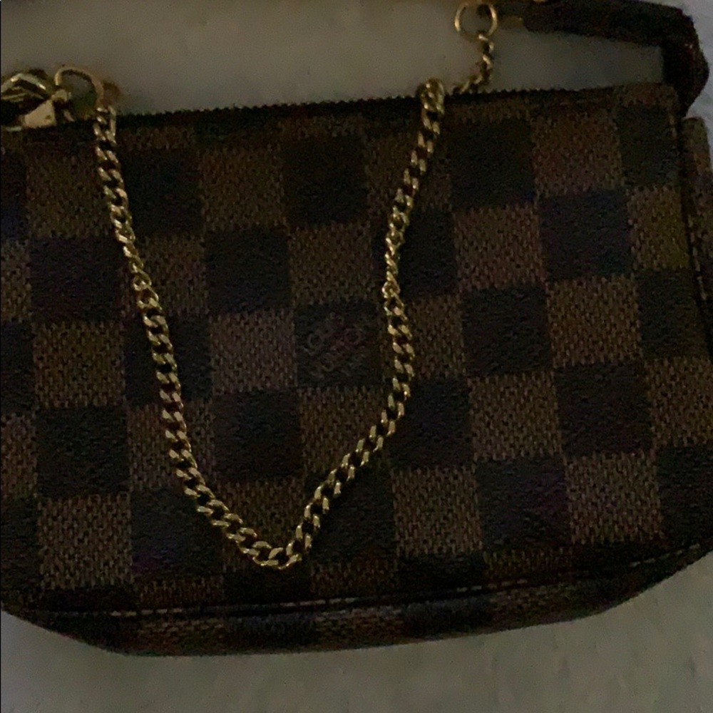 $300 - Picture 4 of 5